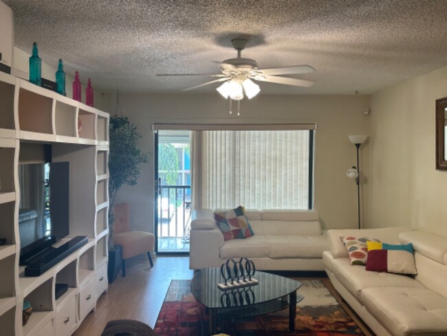 Building Photo - 9900 Pineapple Tree Dr