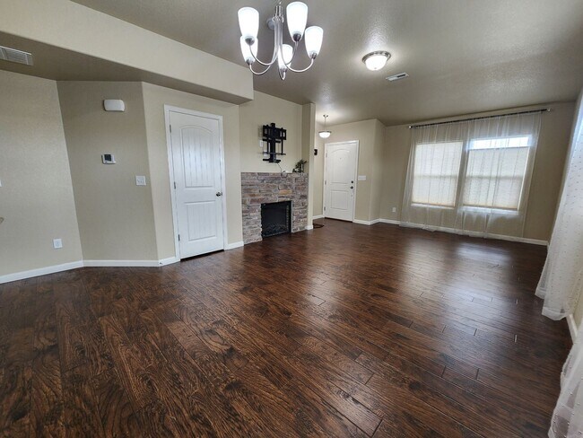 Building Photo - Quiet 2 bed 3 bath home in the 80923 area!!