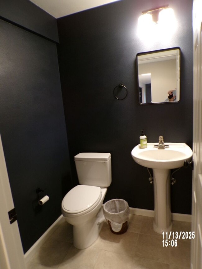 Building Photo - Charming house close to parks