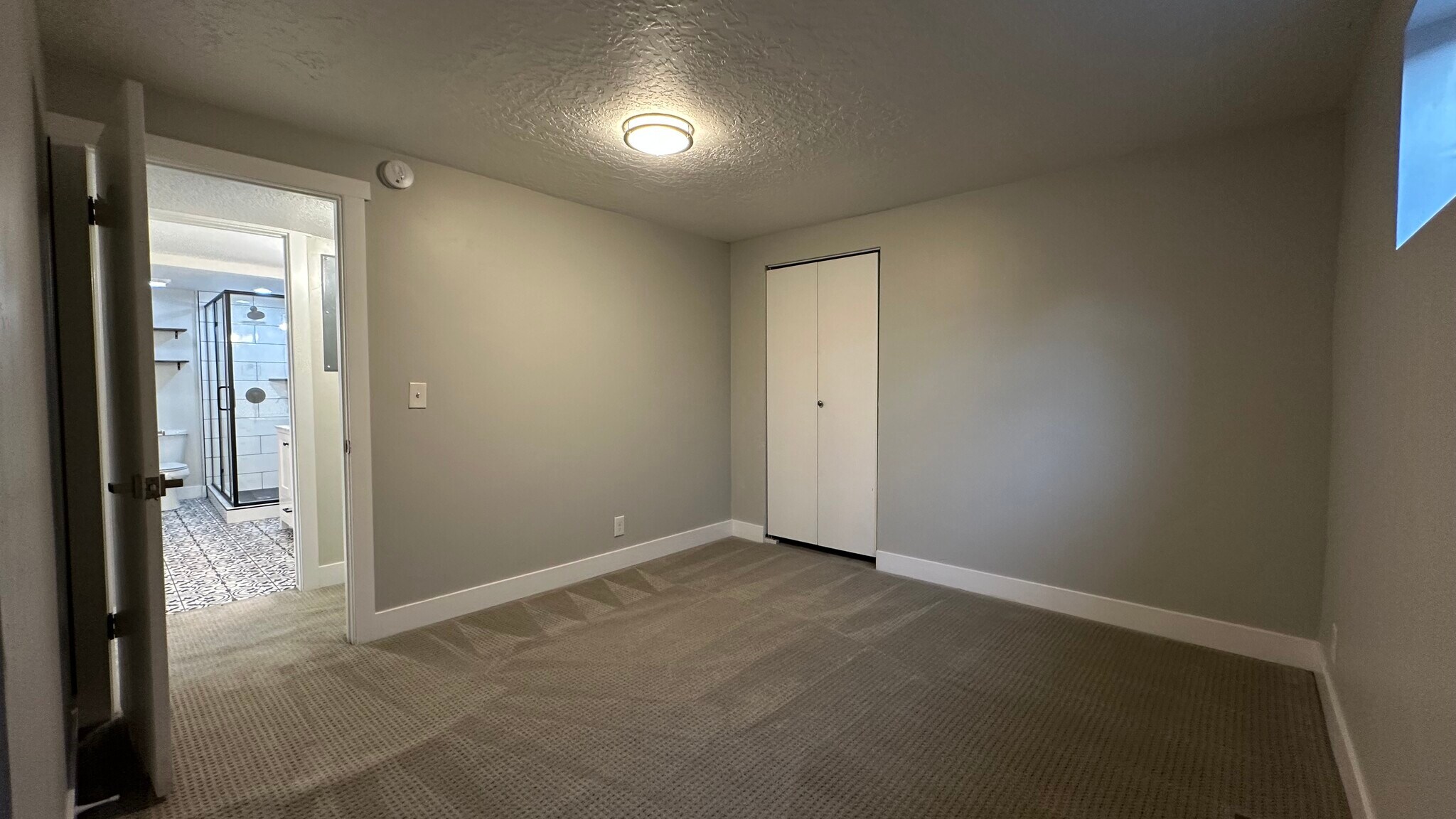 Building Photo - 894 E 840 N