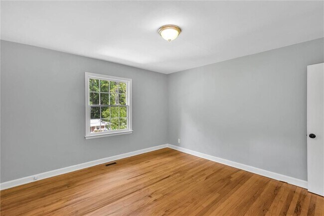 Building Photo - 1857 Fern Creek Ln NE