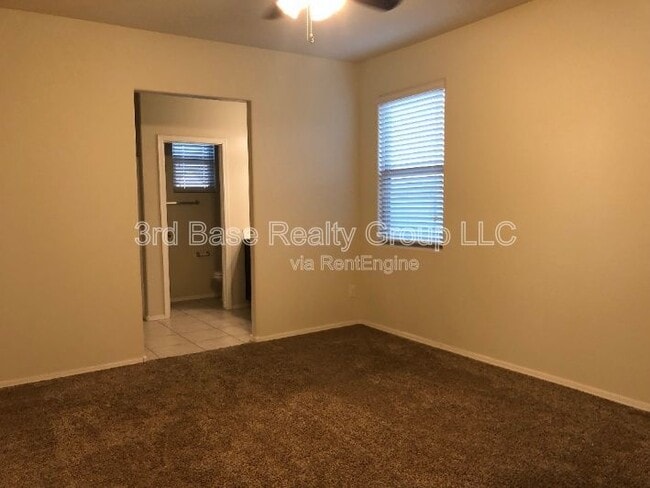 Building Photo - 29916 W Mulberry Dr