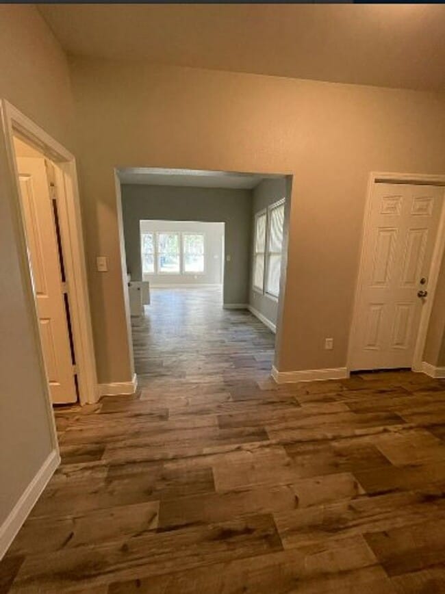 Building Photo - Duplex  835 S