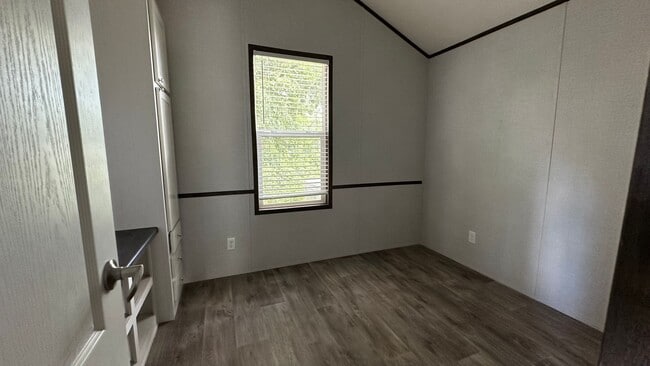 Building Photo - Cute Tiny Home on the Bayou!