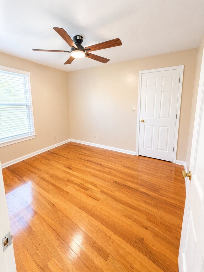 Building Photo - 21202 Gardenview Dr
