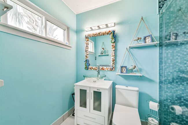 Building Photo - 728 7th St