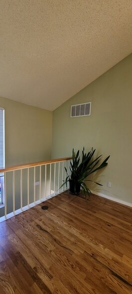 Hall1 - 643 Cimarron Trl