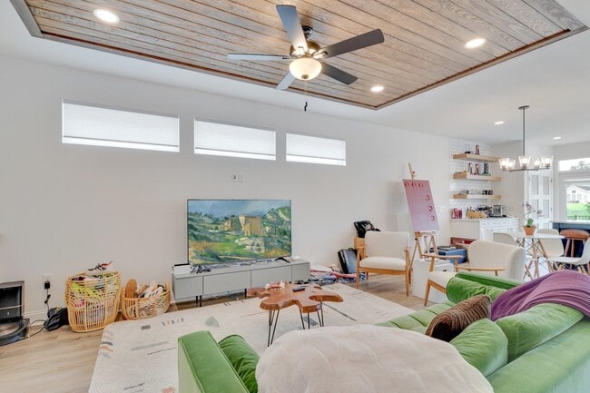 Building Photo - 5631 Fletcher Oaks Dr