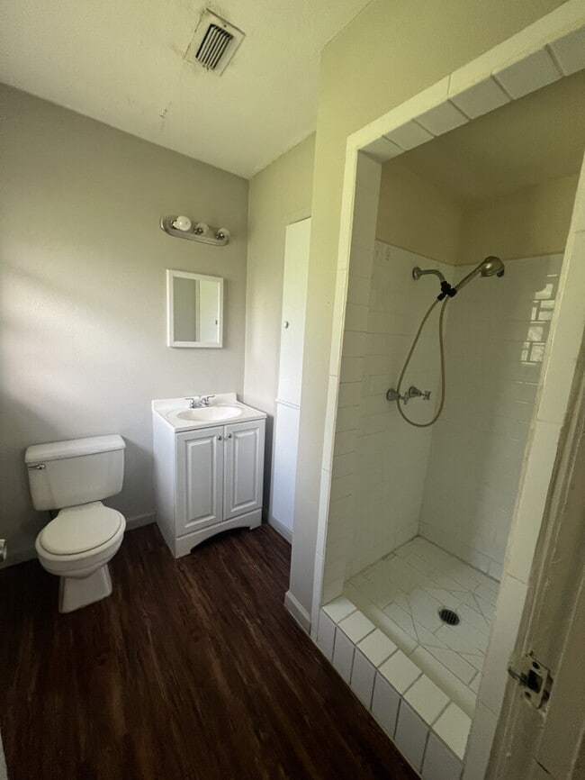 Building Photo - 5632 Mac Arthur Dr