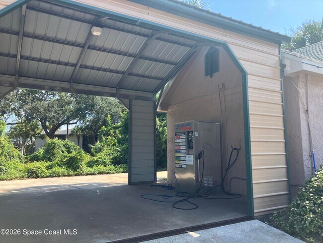 Building Photo - 7667 N Wickham Rd