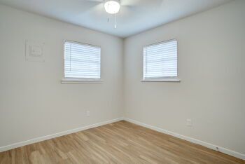 Building Photo - Fully updated 2/1 In Levelland!