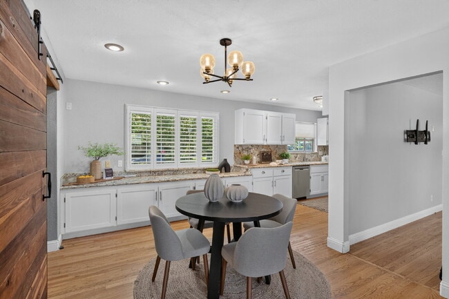 Building Photo - Spacious 4-Bed Oasis with 2 Full Baths