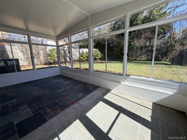 Building Photo - 86-79 Palo Alto St