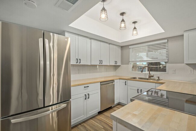Building Photo - Central & Thunderbird 3 bdrm 2 bath Home w...