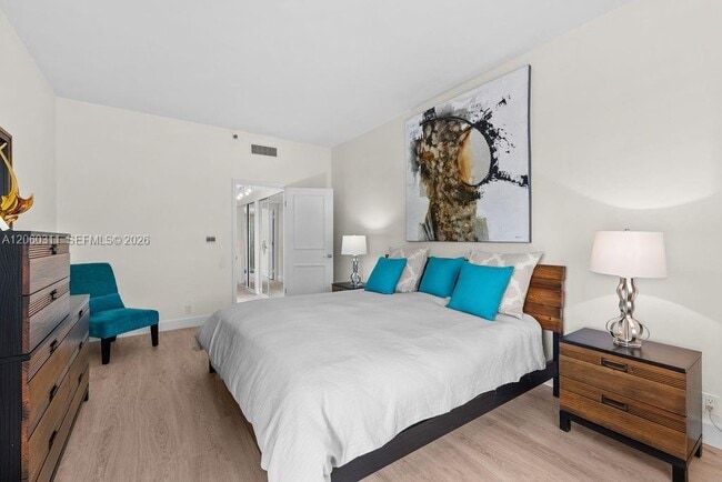 Building Photo - 251 Crandon Blvd