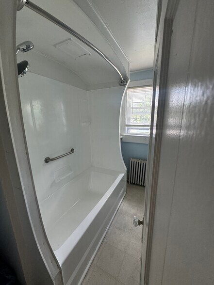 Building Photo - 331 King Philip St