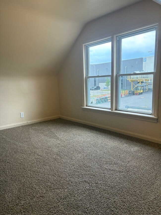 Building Photo - 2 possibly 3 bedroom bungalow with basement, newly remodeled