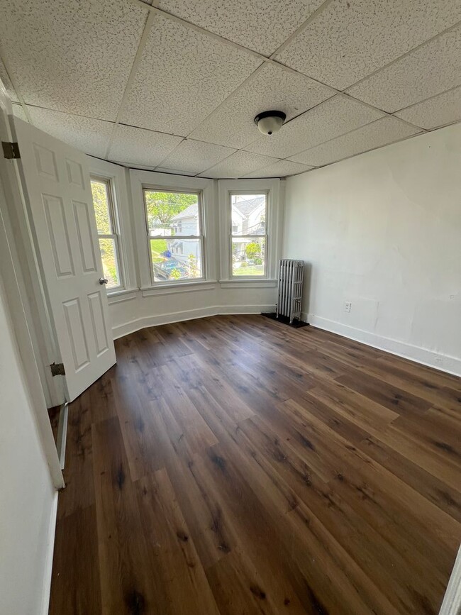 Building Photo - 530 N Rebecca Ave