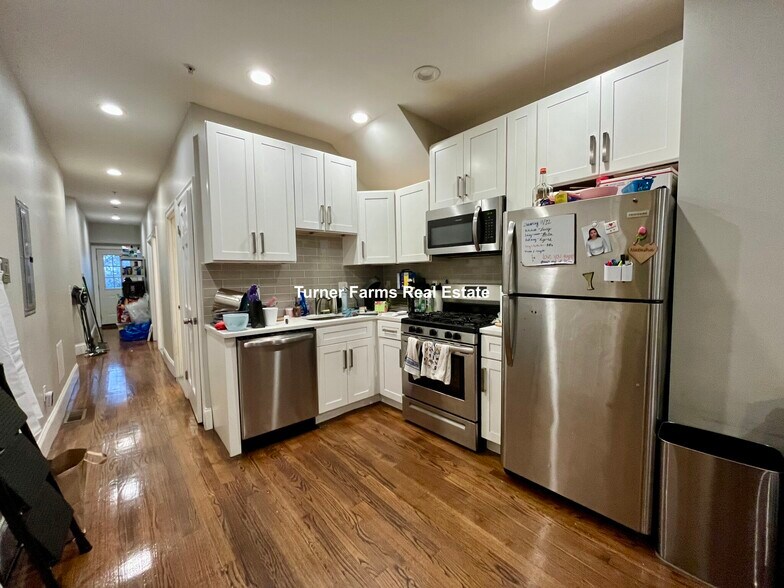 Building Photo - 92 Calumet St