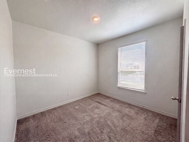 Building Photo - 854 Freedom Cir