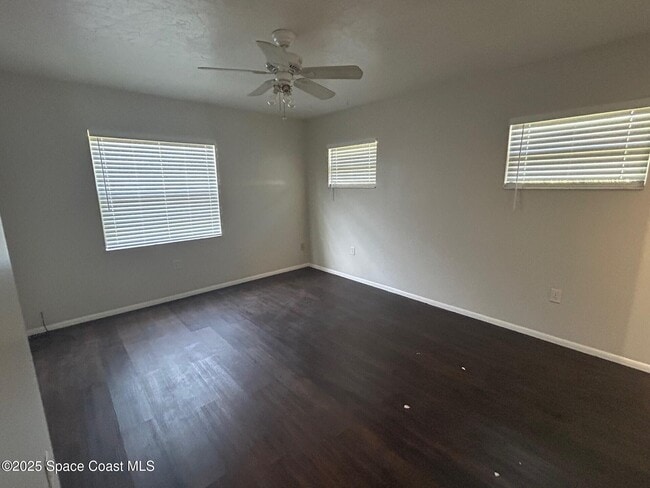 Building Photo - 5960 Eaglewalk Ave