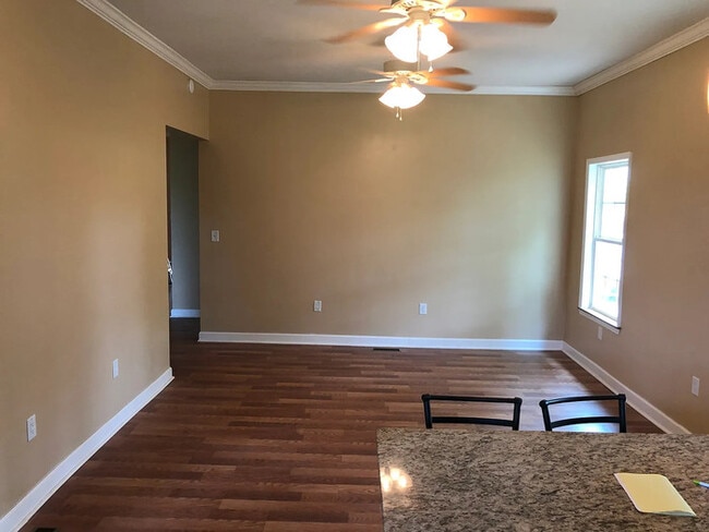 Building Photo - 123 N Norris Dr