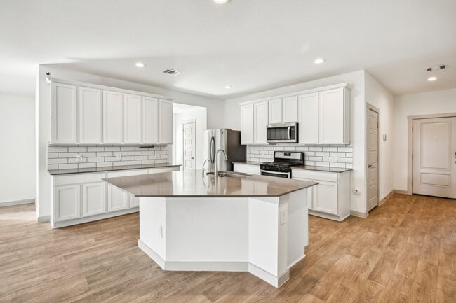 Building Photo - 8011 House bank Ln