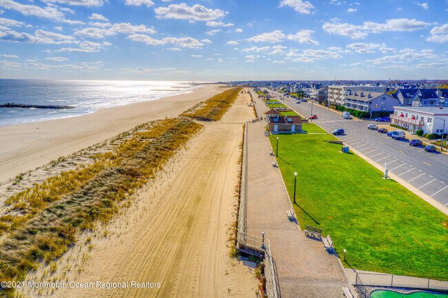 Building Photo - 1211 Ocean Ave N