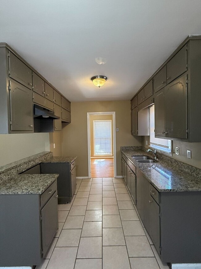 Building Photo - Spacious 3-Bedroom, 2-Bath Home in the Heart of Birmingham!