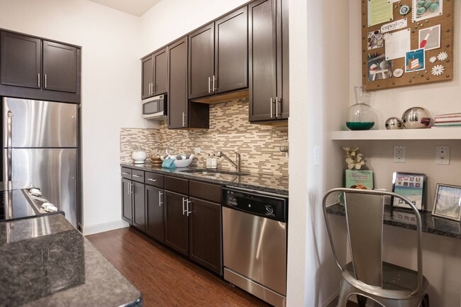 Building Photo - 900 S Broadway