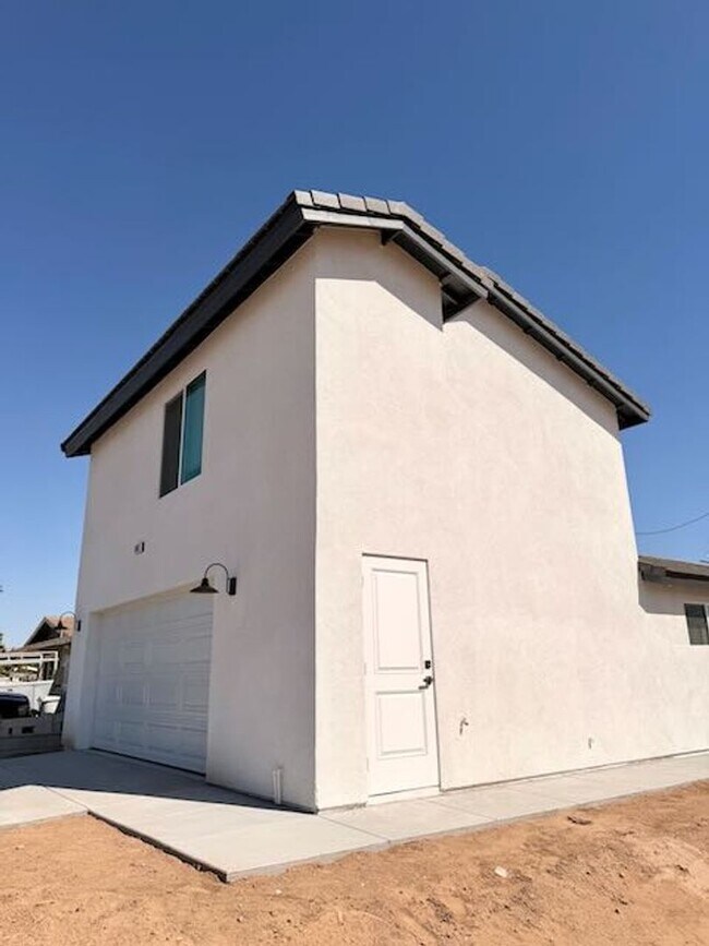 Building Photo - Live Oak Hesperia