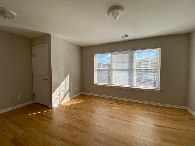 Building Photo - 314 Bridgeport Ave