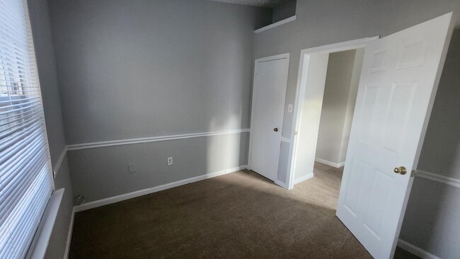 Building Photo - "Spacious 3-Bedroom Townhouse with Finishe...