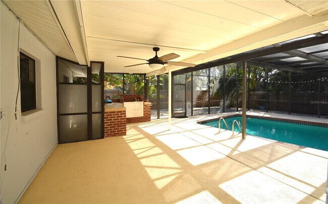 Building Photo - 1313 Mango Ave