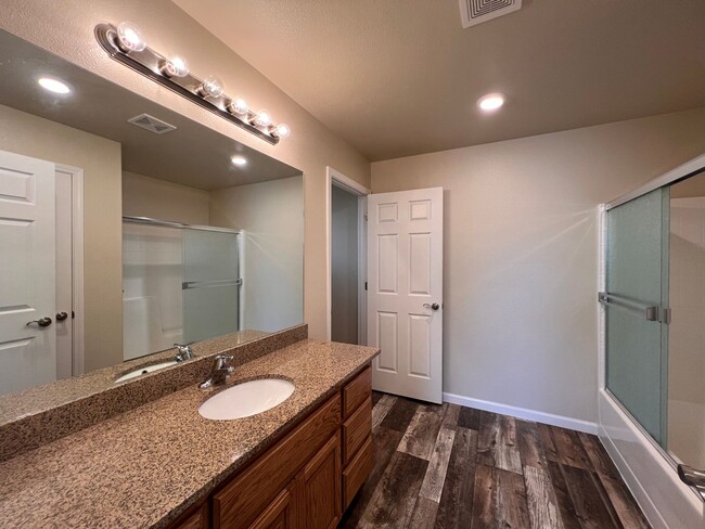 Building Photo - ~~Newer 3 BEDROOM Fernley Home~~