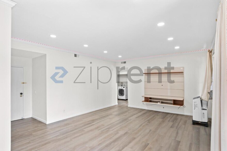 Building Photo - Unit 101