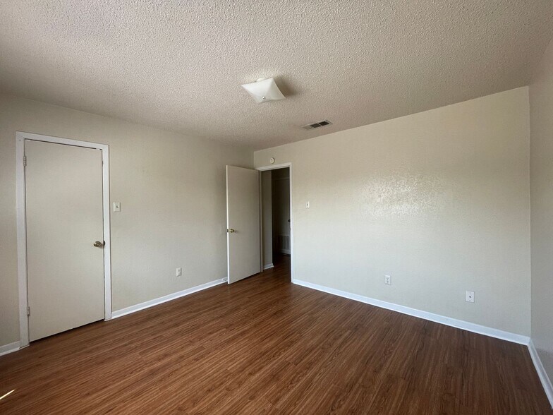Building Photo - 3407 Victoria Cir
