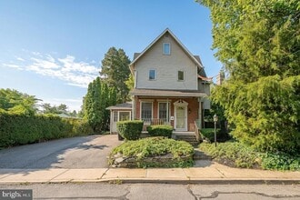Building Photo - 212 Elm Terrace