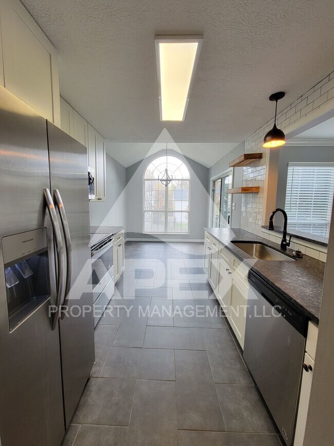 Building Photo - Beautiful 3 Bd/2.5 Ba Single Family home w/Bonus Rm in West Knoxville!