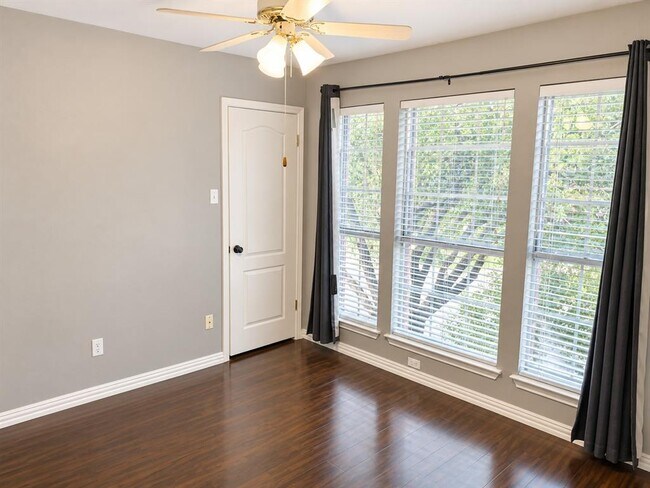 Building Photo - 2813 Cortez Dr
