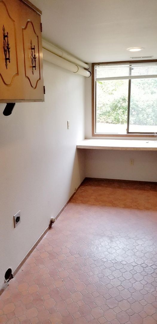 Building Photo - Hard to find 5 bedroom home in Tamoshan ne...