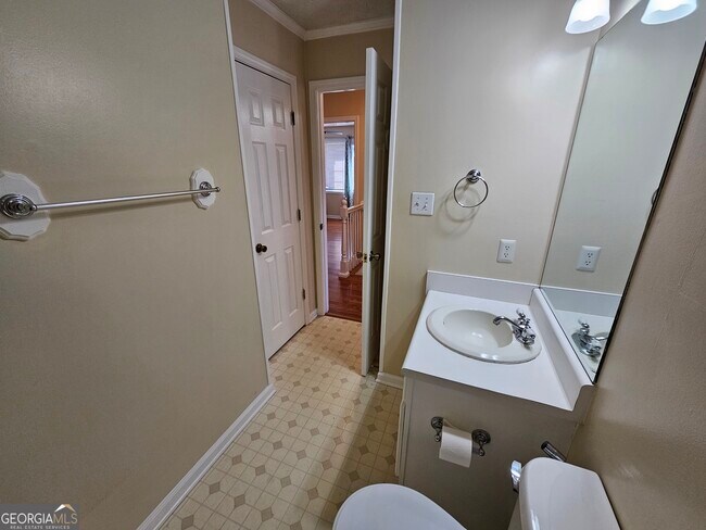 Building Photo - 611 Lora Smith Rd