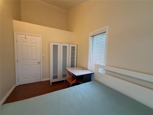 Building Photo - 1015 Arcadia Ave