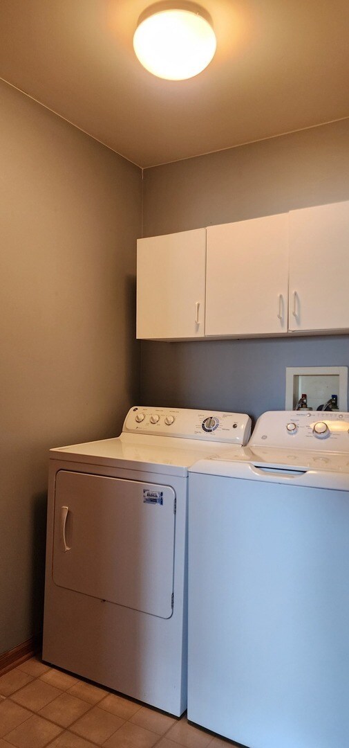 Building Photo - 5015 Elmira Ct