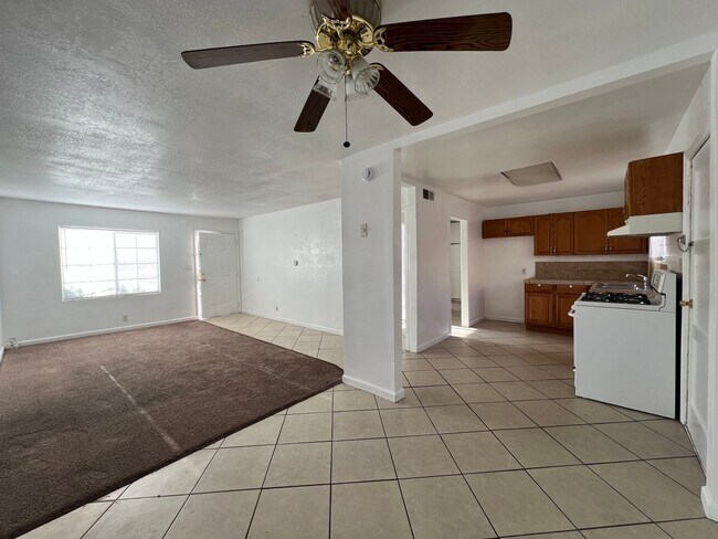 Building Photo - P008