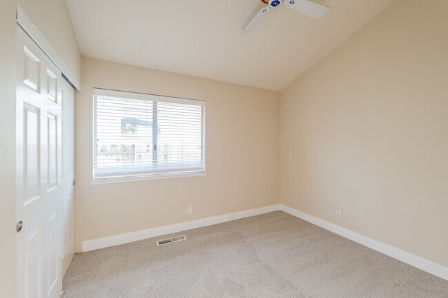 Building Photo - PURE Property Management Presents: Well-maintained 3-bedroom, 2-bath home in Cloverdale!