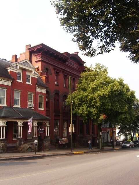 Primary Photo - 136 W High St