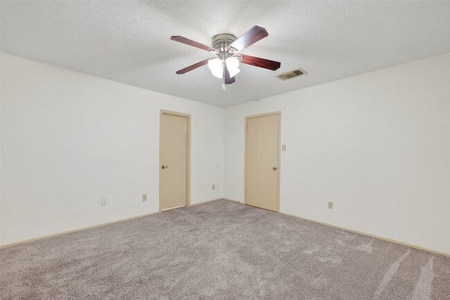 Building Photo - 21623 Crescent Heights St