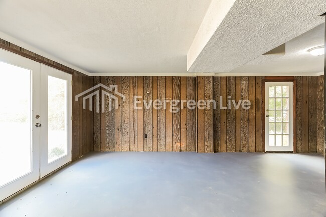 Building Photo - 3342 Cherry Ave