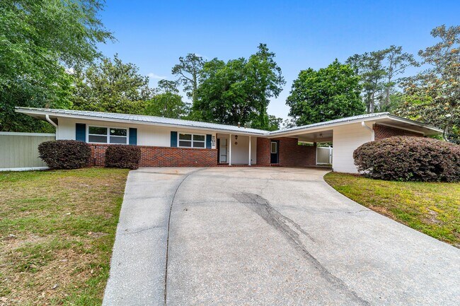 Building Photo - Beautiful 3/2 in Forest Ridge